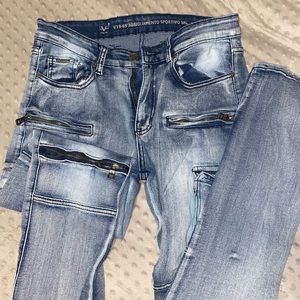 Mens size 30 zipper and pocket jeans